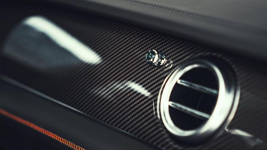 Детали интерьера Bentley Bentayga V8 2018 года  (WW) (фото 48 из 49)